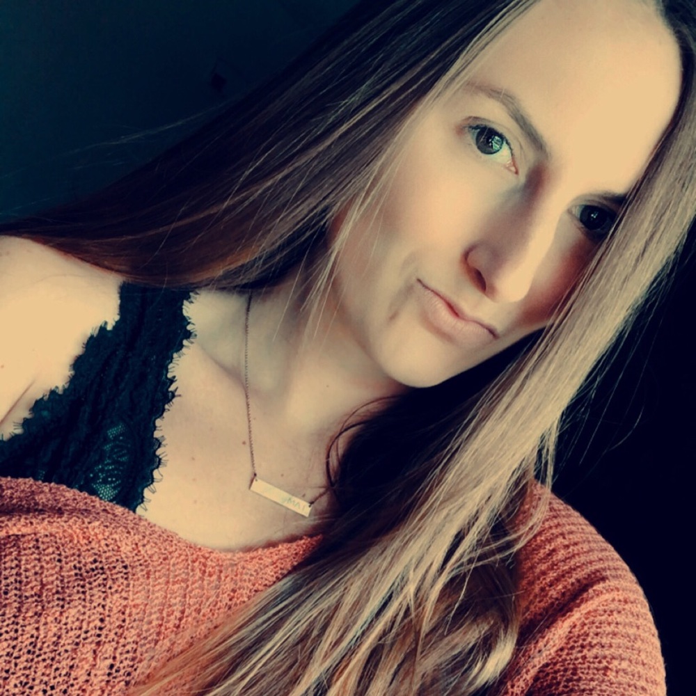 Meet your Posher, Alexis